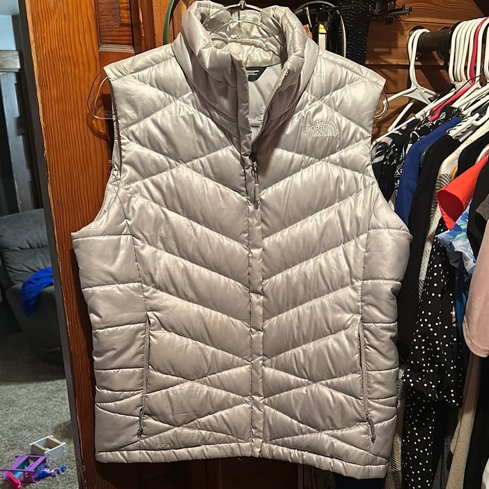 North Face Women's Silver Puffer Vest